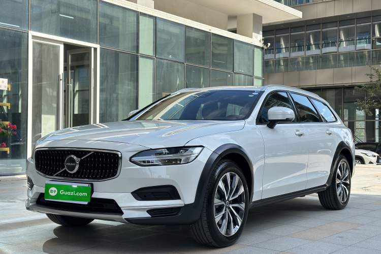Used Volvo V90 2022 Cross Country B5 AWD Smart Range Edition