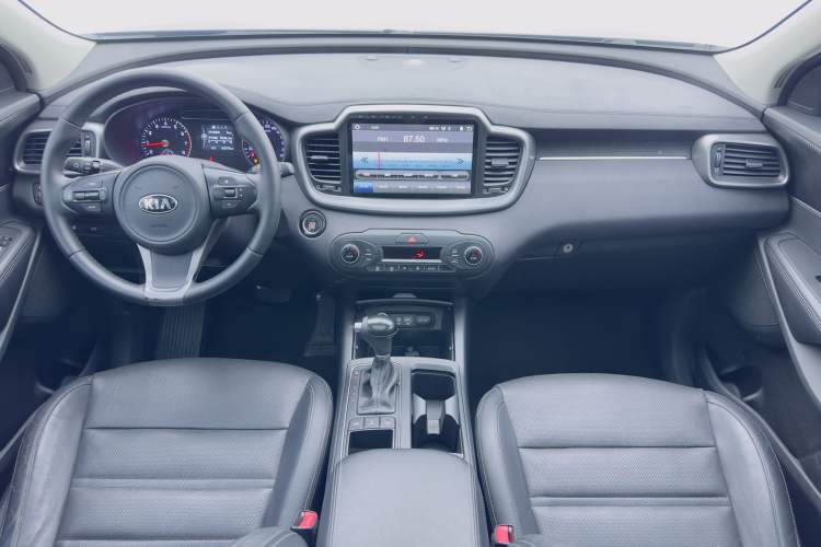 Used Kia Sorento 2016 Sorento L 2.4L Gasoline 4WD Custom Edition 7 Seats Emission Standard China V
