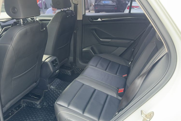 Used Volkswagen T-ROC 2022 280TSI DSG Two-Wheel Drive Comfort PLUS Interior 2