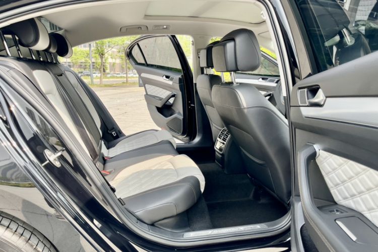 Used Volkswagen Magotan 2023 2 Million Units Commemorative Edition 330TSI DSG Luxury Version Interior 13