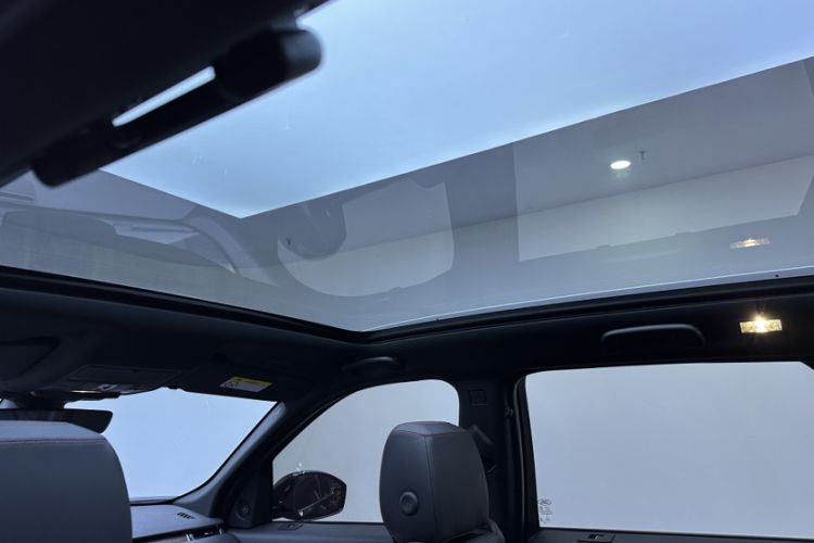 Used Land Rover Discovery Sport 2022 249 PS R-Dynamic S Performance Edition 5 Seats Headliner