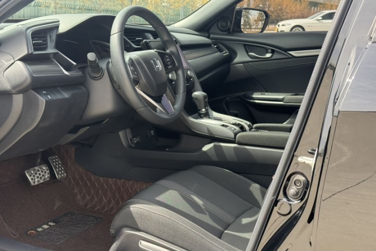 Used Honda Civic 2021 HATCHBACK 220TURBO CVT Trendy Cool Edition
