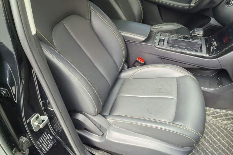 Used Roewe RX5 2023 PLUS 330TGI Automatic Trendsetting Smart Edition
