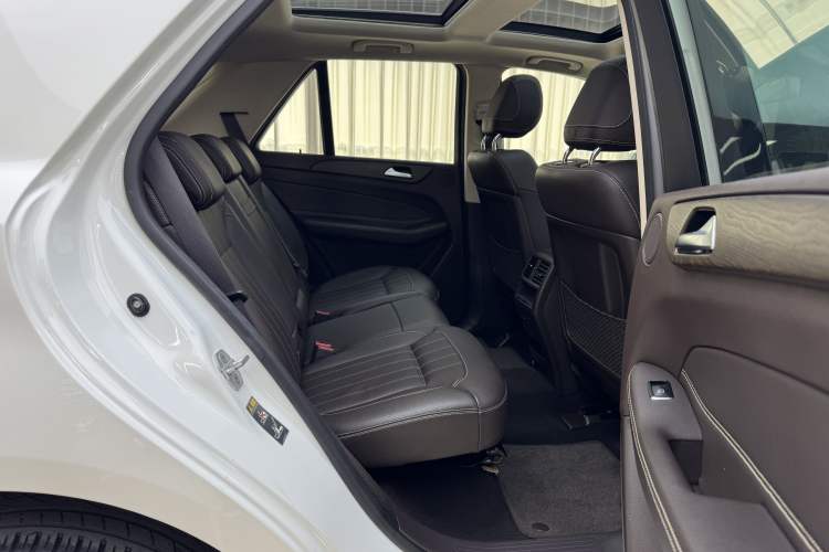 Used Mercedes-Benz GLE 2017 GLE 320 4MATIC Dynamic Model Interior 5