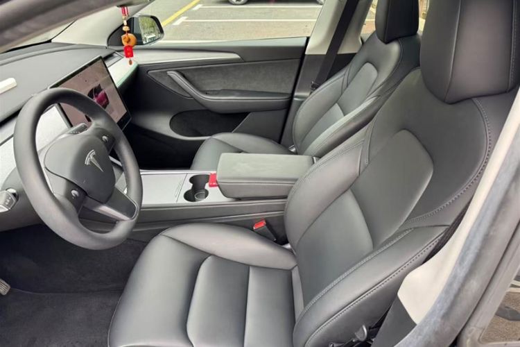 Used Tesla Model Y 2023 Rear-Wheel-Drive Version Interior 2