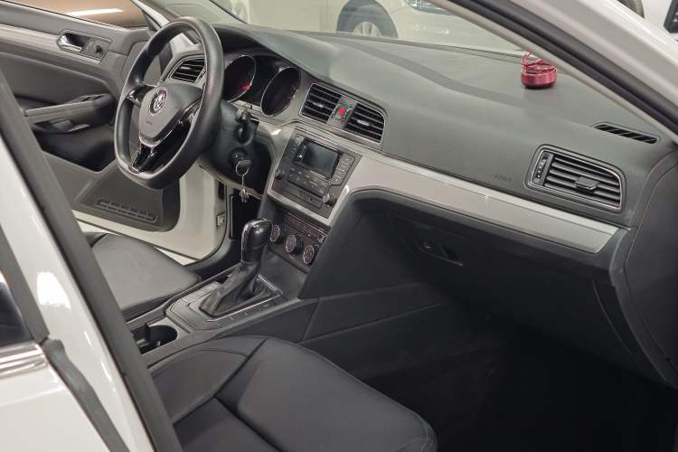 Used Volkswagen Lamando 2015 230TSI DSG Fashion Edition
