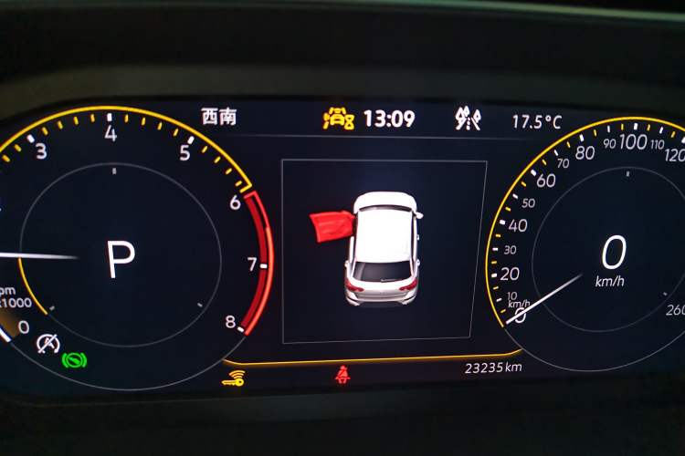 Used Volkswagen T-ROC 2022 280TSI DSG Two-Wheel Drive Comfort PLUS Odometer Close Up