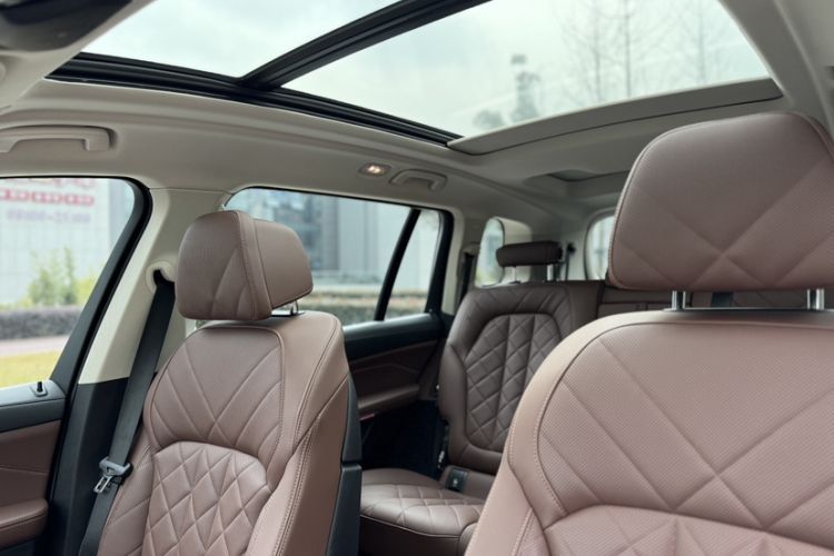 Used BMW X7 2023 xDrive40i Luxury Package with Leading Features