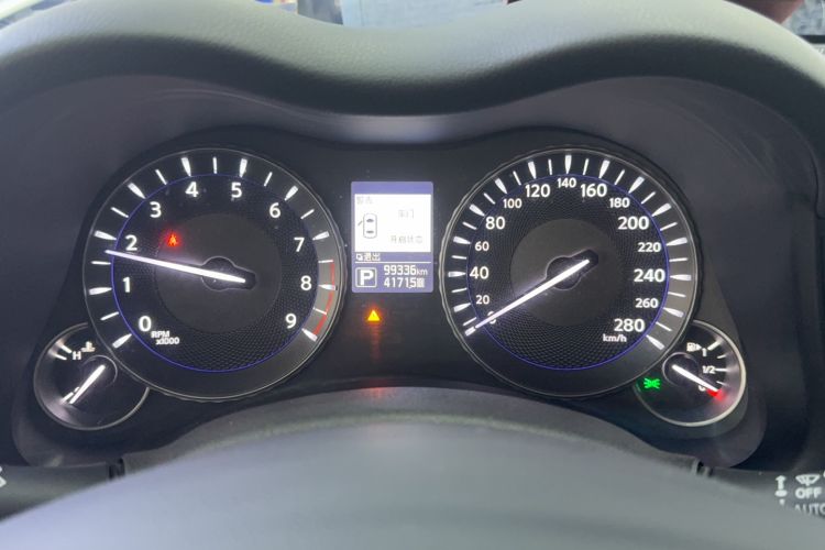 Used Infiniti Q70 2015 Q70L 2.5L Elite Edition Odometer Close Up