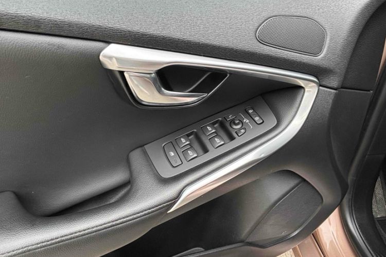 Used Volvo V40 2016 T4 Smart Luxury Edition
