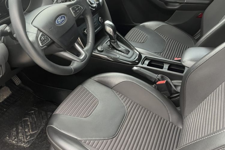 Used Ford Focus 2018 Sedan Classic 1.6L Automatic Trendy SmartDrive Edition Interior 4