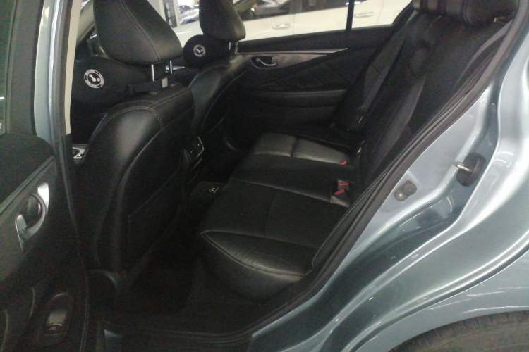 Used Infiniti Q50 2014 3.7L Luxury Edition Interior 3