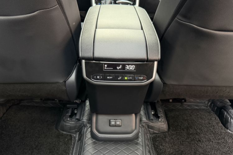 Used Toyota Highlander 2023 2.5L Smart Electric Hybrid Dual-Engine Four-Wheel Drive Prestige Version – 7 Seats
