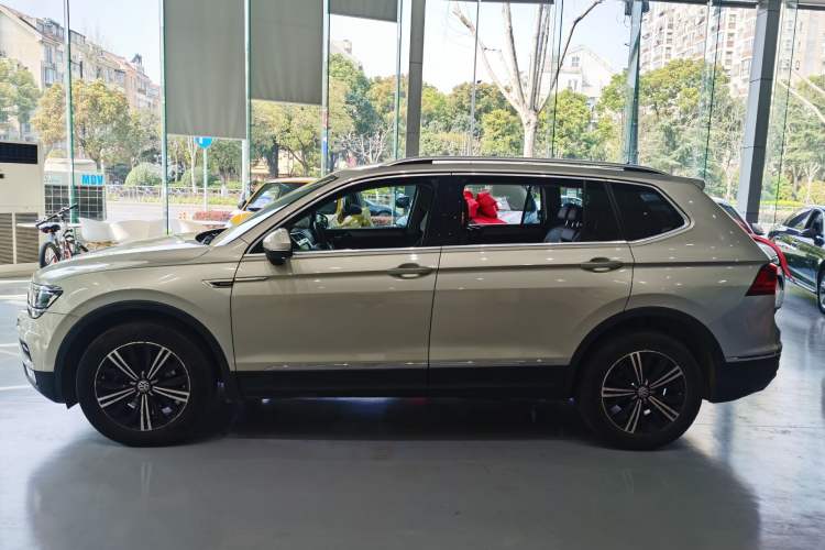 Used Volkswagen Tiguan L 2018 380TSI Automatic All-Wheel Drive Luxury Edition