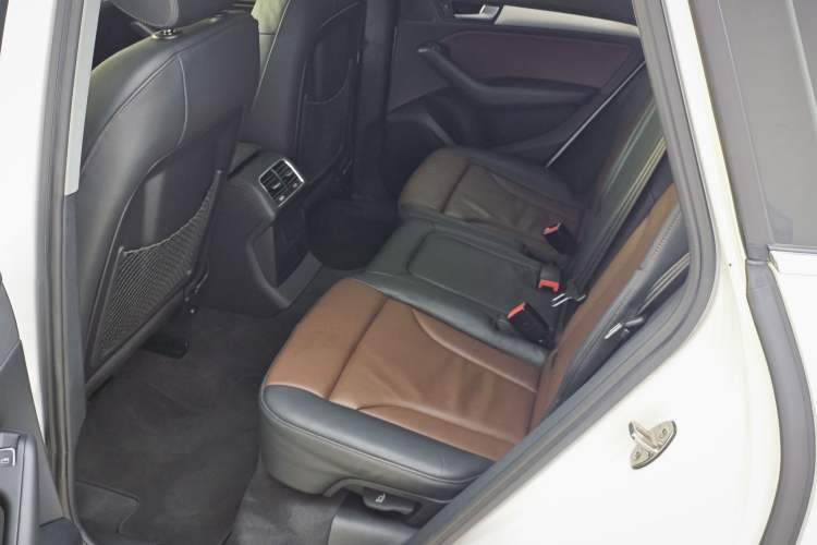 Used Audi Q5 2016 40 TFSI Technology Edition Interior 6