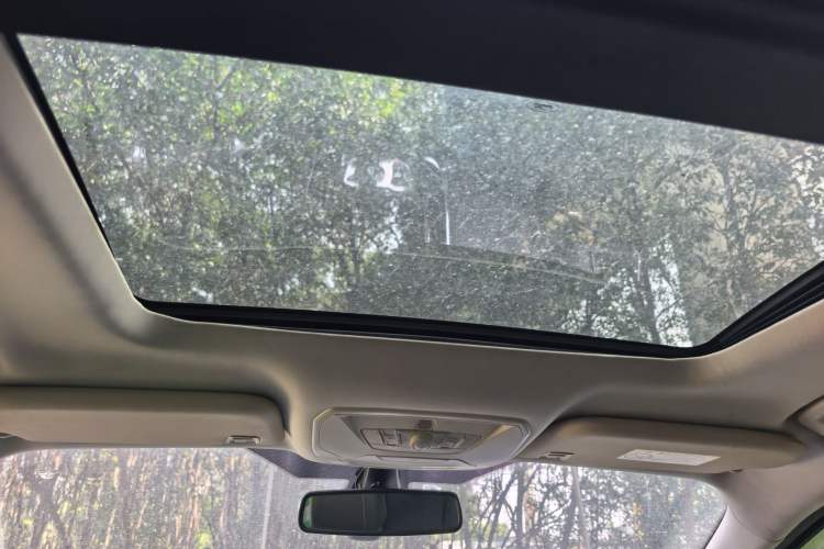 Used Ford Kuga 2015 2.0L GTDi Four-Wheel-Drive Sport Model Headliner