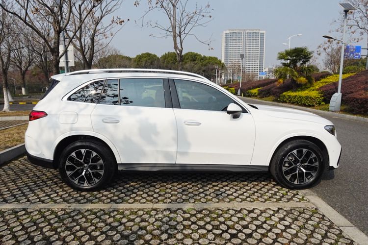 Used Mercedes-Benz GLC 2023 GLC 260 L 4MATIC Luxury Model 5 Seats
