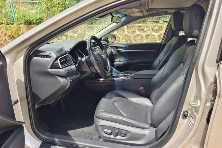 Used Toyota Camry 2019 2.0G Luxury Edition China VI Standard