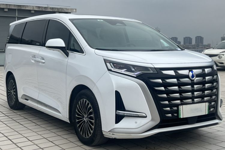 Used Denza D9 2022 DM-i 1040 Prestige Model