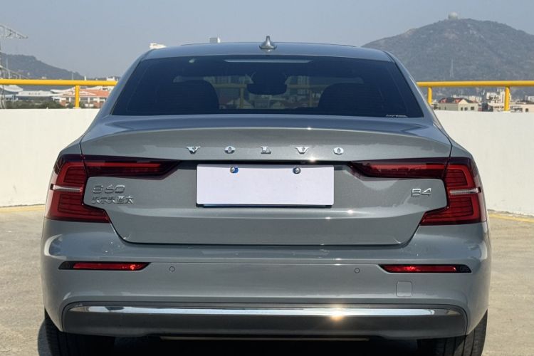 Used Volvo S60 2023 B4 Zhiyuan Luxury Edition
