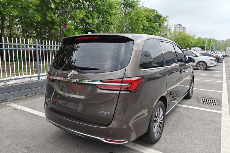 Used Buick GL8 2023 Land Executive Class Comfort Model