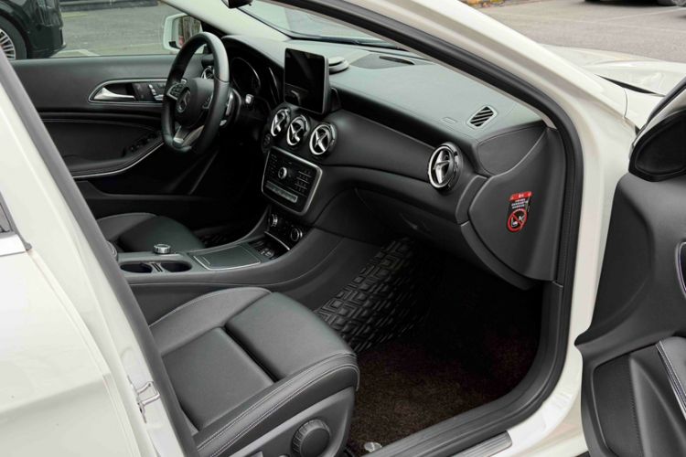 Used Mercedes-Benz GLA 2019 GLA 200 Fashion Model Interior 4