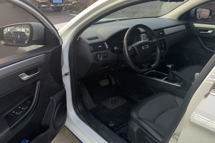 Used Qoros 3 2016 Urban SUV 1.6T Automatic Zhiyue Model
