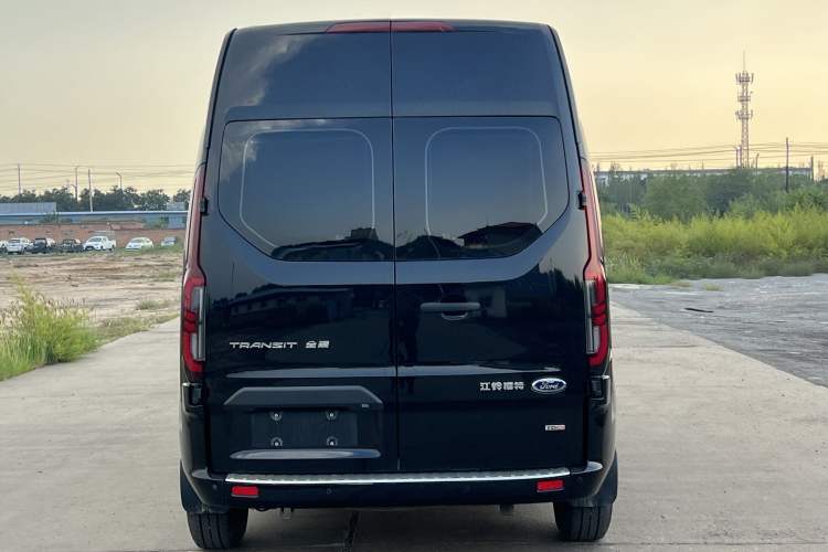 Used Ford Transit 2023 2.0T Diesel Automatic Multi-Purpose Commercial Vehicle Mid-Frame Mid-Roof 5/6 Seats Exterior 4