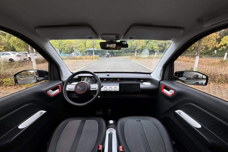 Used Wuling Hongguang MINIEV 2022 GAMEBOY 300km Enthusiast Model with Lithium Iron Phosphate Interior 3