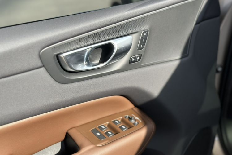 Used Volvo XC60 2023 B5 4x4 Smart Luxury Edition
