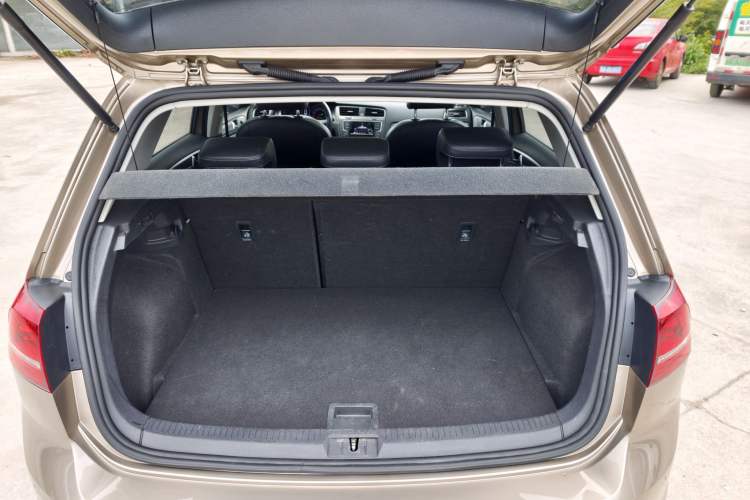 Used Volkswagen Golf 2015 1.4TSI Automatic Luxury Model Interior 6