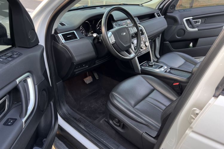 Used Land Rover Discovery Sport 2018 240 PS HSE Version Interior 8