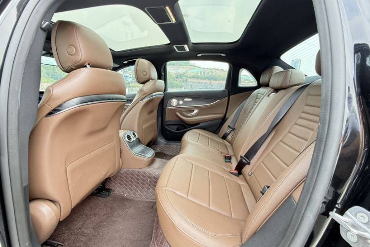 Used Mercedes-Benz E-Class 2022 Second Facelift E 300 L Sporty and Stylish Edition Interior 4