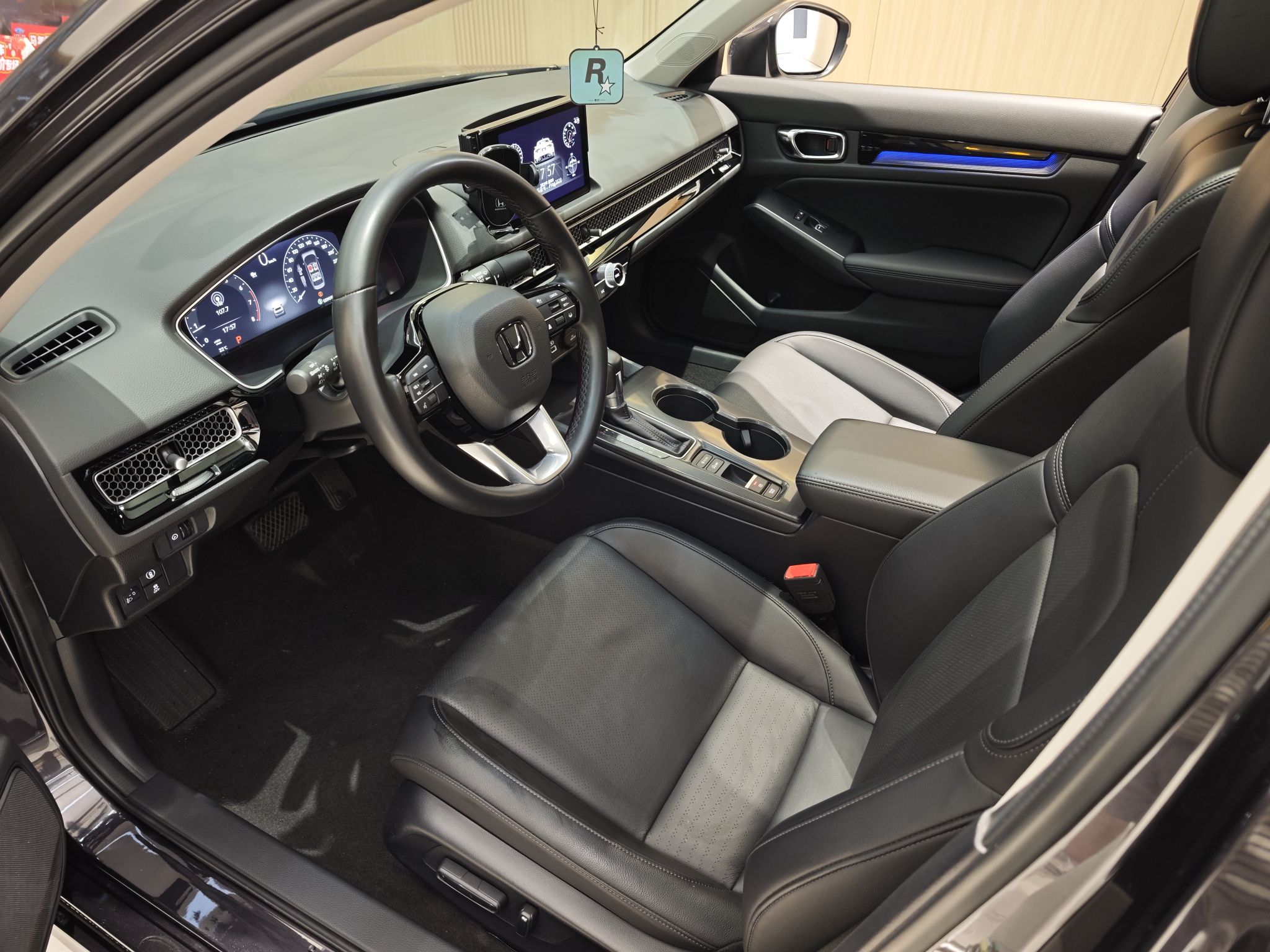 Переднее сиденье в автомобиле