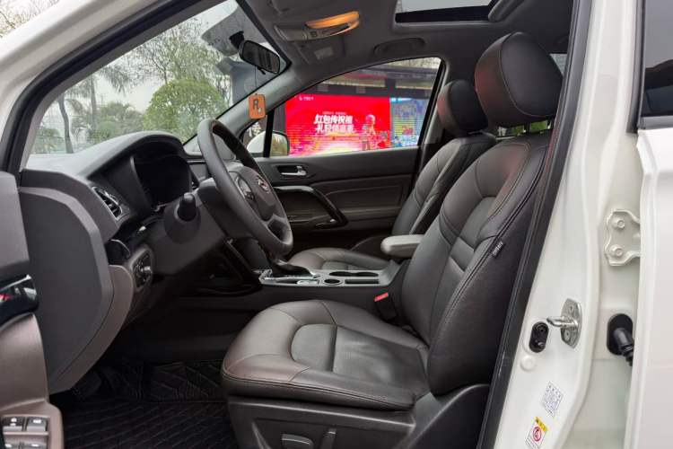 Used GAC Trumpchi GS4 2017 235T Automatic Two-Wheel Drive Luxury Smart Connectivity Version Interior 4