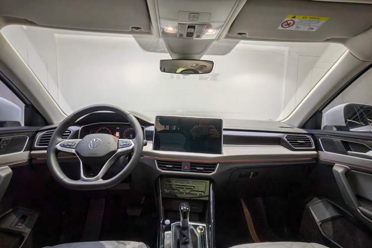 Used Volkswagen Tayron 2024 300TSI Two-Wheel-Drive Luxury Plus Advanced Version Interior 4