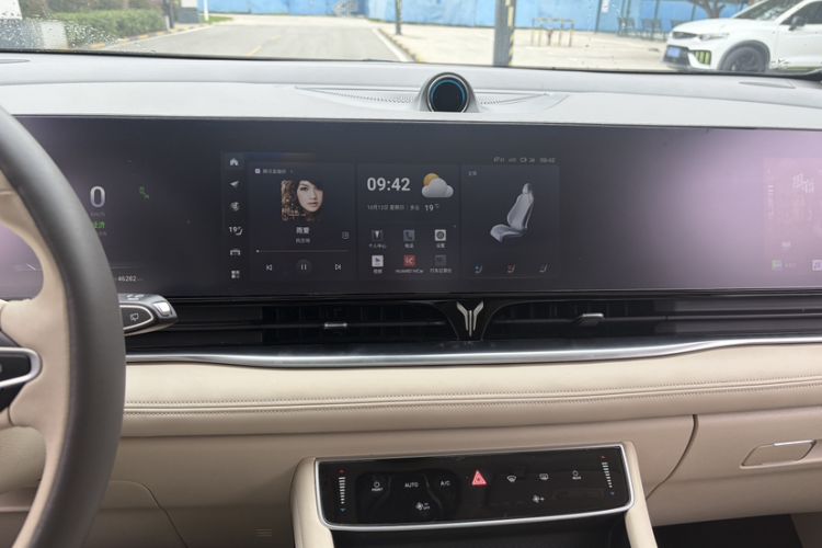 Used VOYAH Dream 2024 PHEV Extended-Range Premium Edition