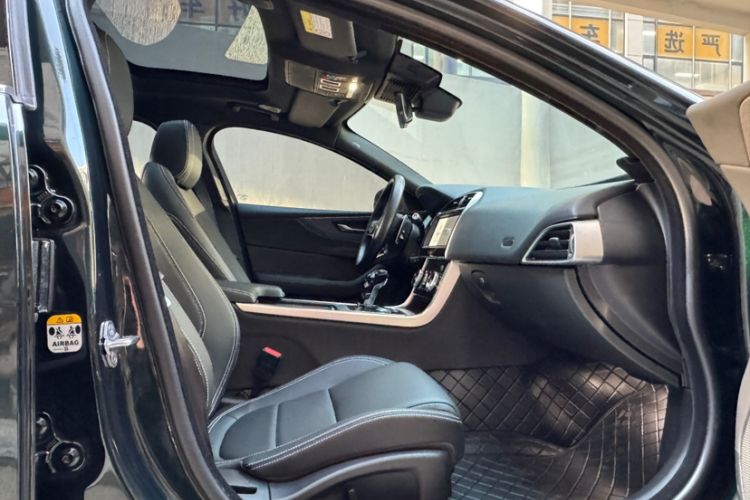 Used Jaguar XEL 2022 2.0T 200PS R-DYNAMIC Youth Sport Edition Interior 1