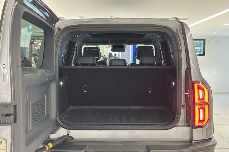 Used Formula Leopard Leopard 5 2023 Navigator Edition