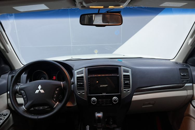 Used Mitsubishi Pajero 