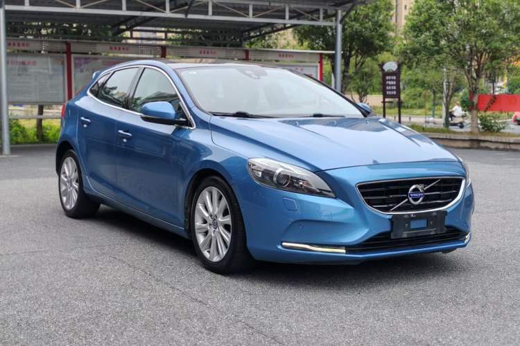 Used Volvo V40 2015 1.6T Zhiya Edition
