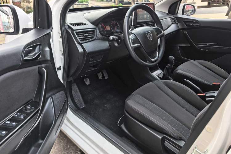 Used Baojun 310 2016 1.2L manual Comfort trim level