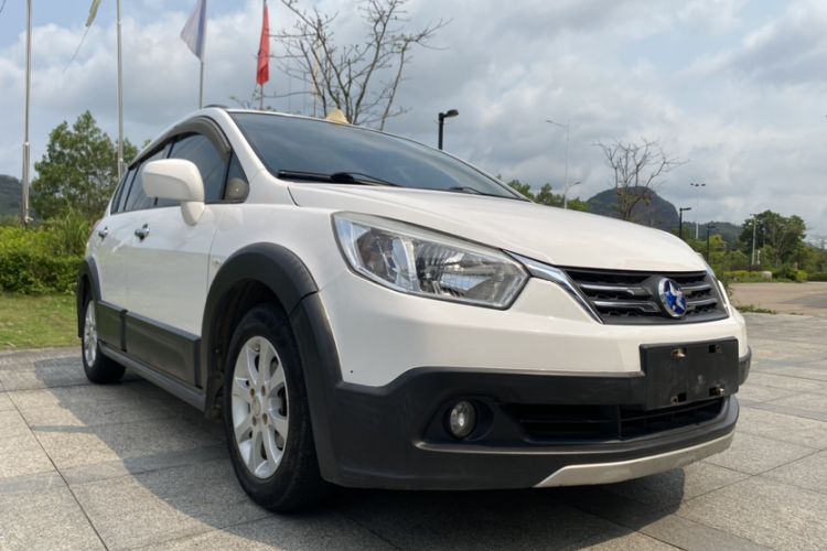 Used Venucia R50X 2015 1.6L Manual Luxury Edition Exterior 1