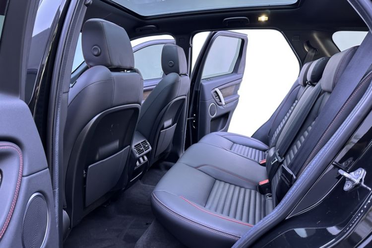 Used Land Rover Discovery Sport 2022 249 PS R-Dynamic S Performance Edition 5 Seats Interior 3