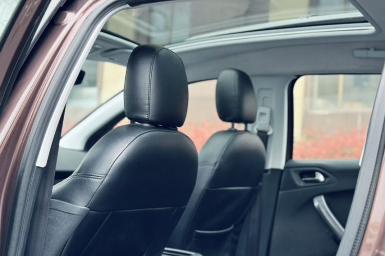 Used Peugeot 2008 2014 1.6L Automatic Fashion Edition Exterior 4