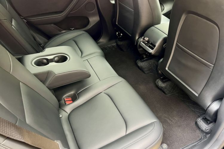 Used Tesla Model Y 2023 Rear-Wheel-Drive Version Interior 5