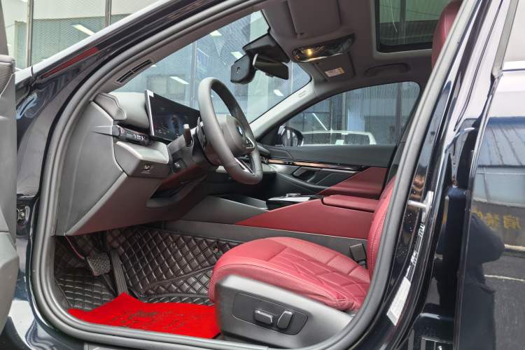 Used BMW 5 Series 2025 525Li M Sport Package