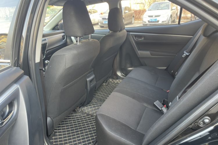 Used Toyota Corolla 2017 1.6L Manual GL Interior 4