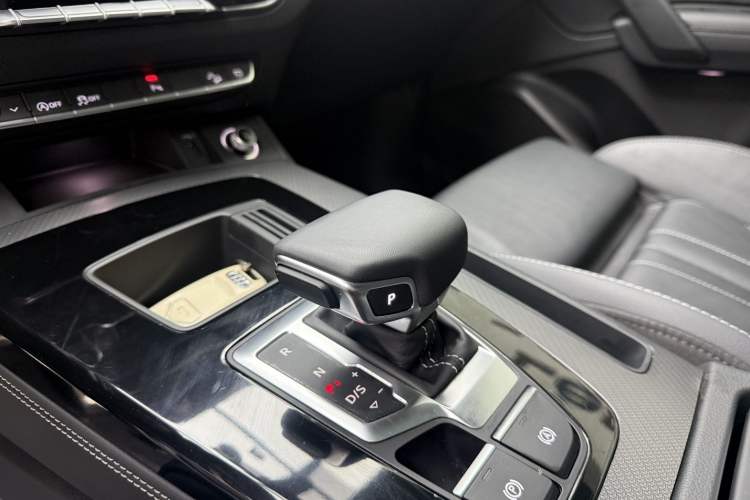 Used Audi Q5L 2023 40T Luxury Dynamic Model Interior 4