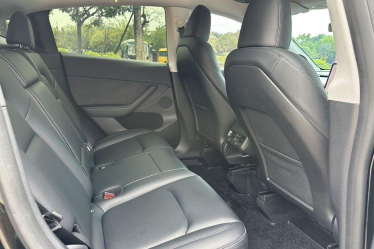 Used Tesla Model Y 2024 Rear-Wheel-Drive Version Interior 3